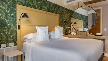 Kamer, 1 kingsize bed, niet-roken, balkon | Luxe beddengoed, donzen dekbedden, een minibar, een kluis op de kamer
