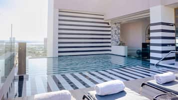 Outdoor pool, pool loungers