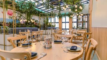 2 restaurants, Italian cuisine