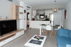 TV - Modern apartment facing the pool (Pilar de la Horadada)