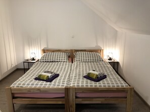 2 bedrooms, iron/ironing board, WiFi, bed sheets