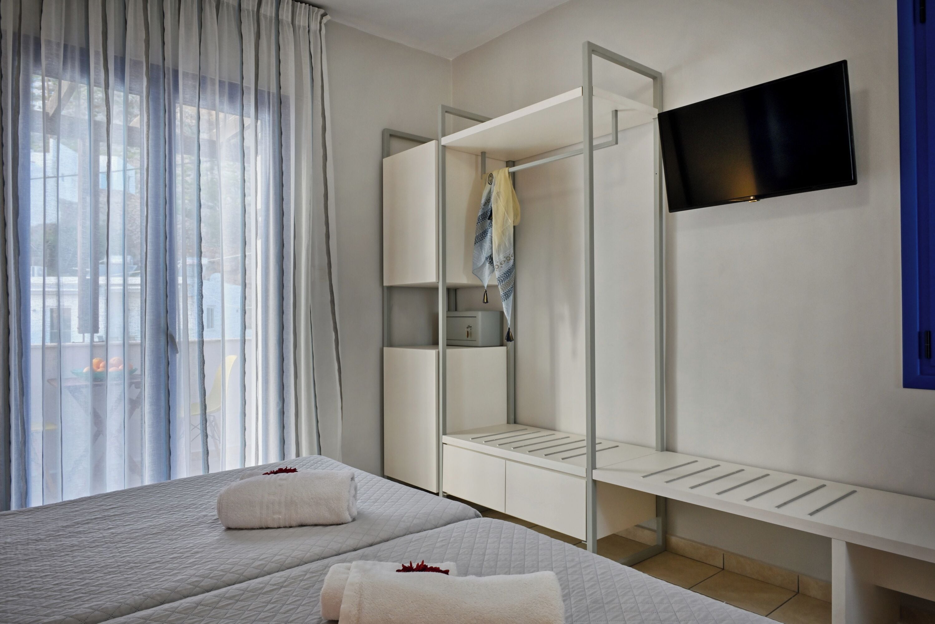 deluxe double / twin room with side sea view | 1 bedroom, in-room safe, individually decorated, individually furnished