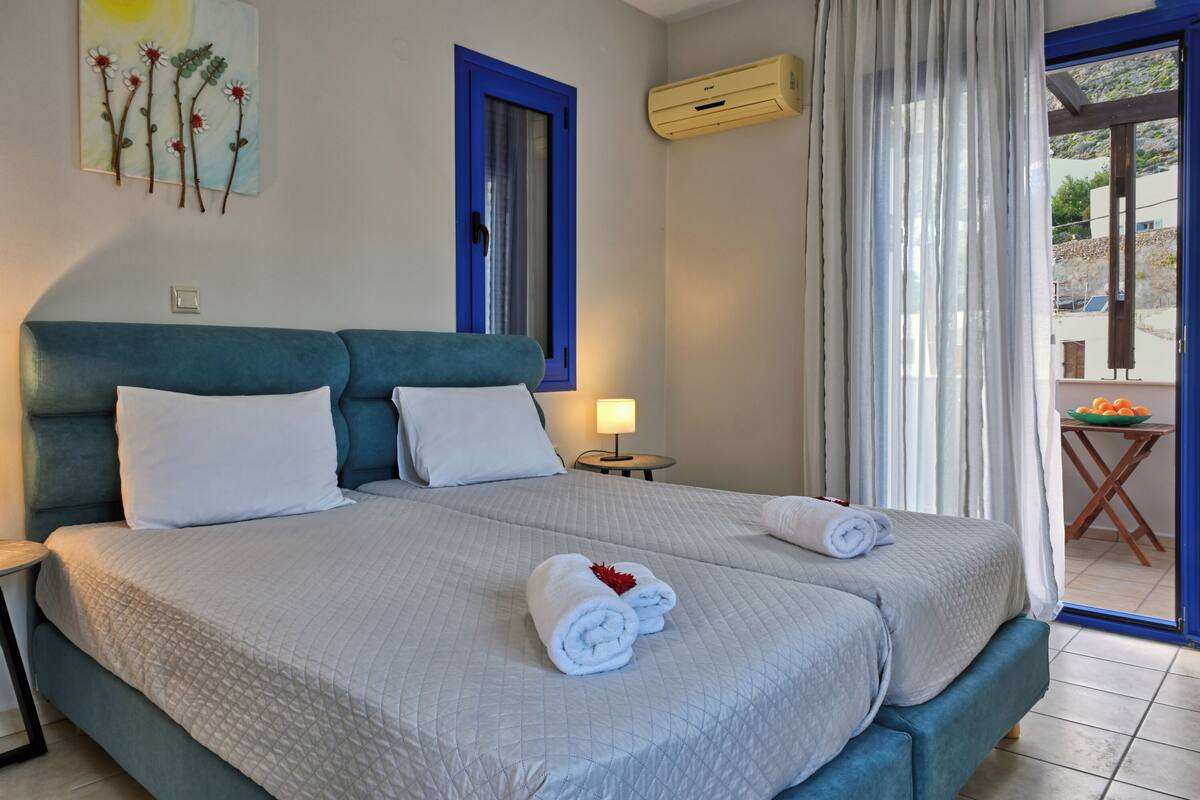 Deluxe Double / Twin Room with Side Sea View | 房內夾萬、免費 Wi-Fi、獨特設計、獨特裝修