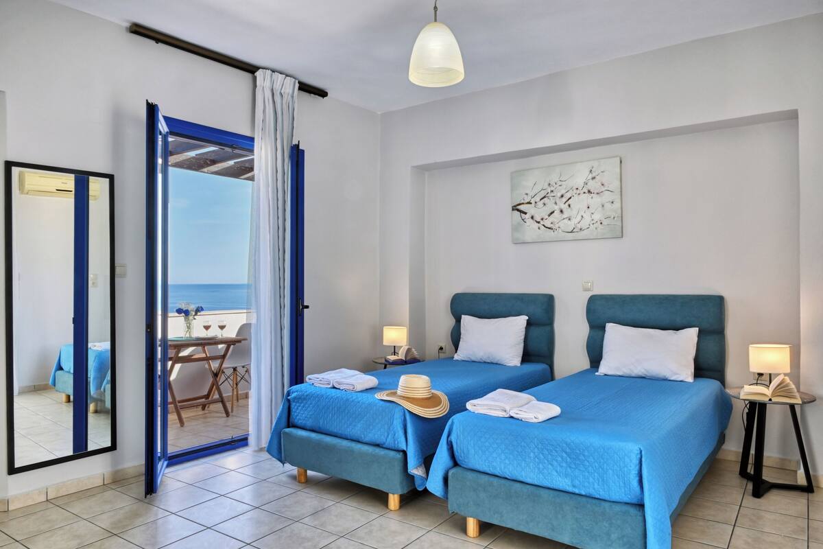 Double /Twin Room with Front Sea View | 房內夾萬、免費 Wi-Fi、獨特設計、獨特裝修