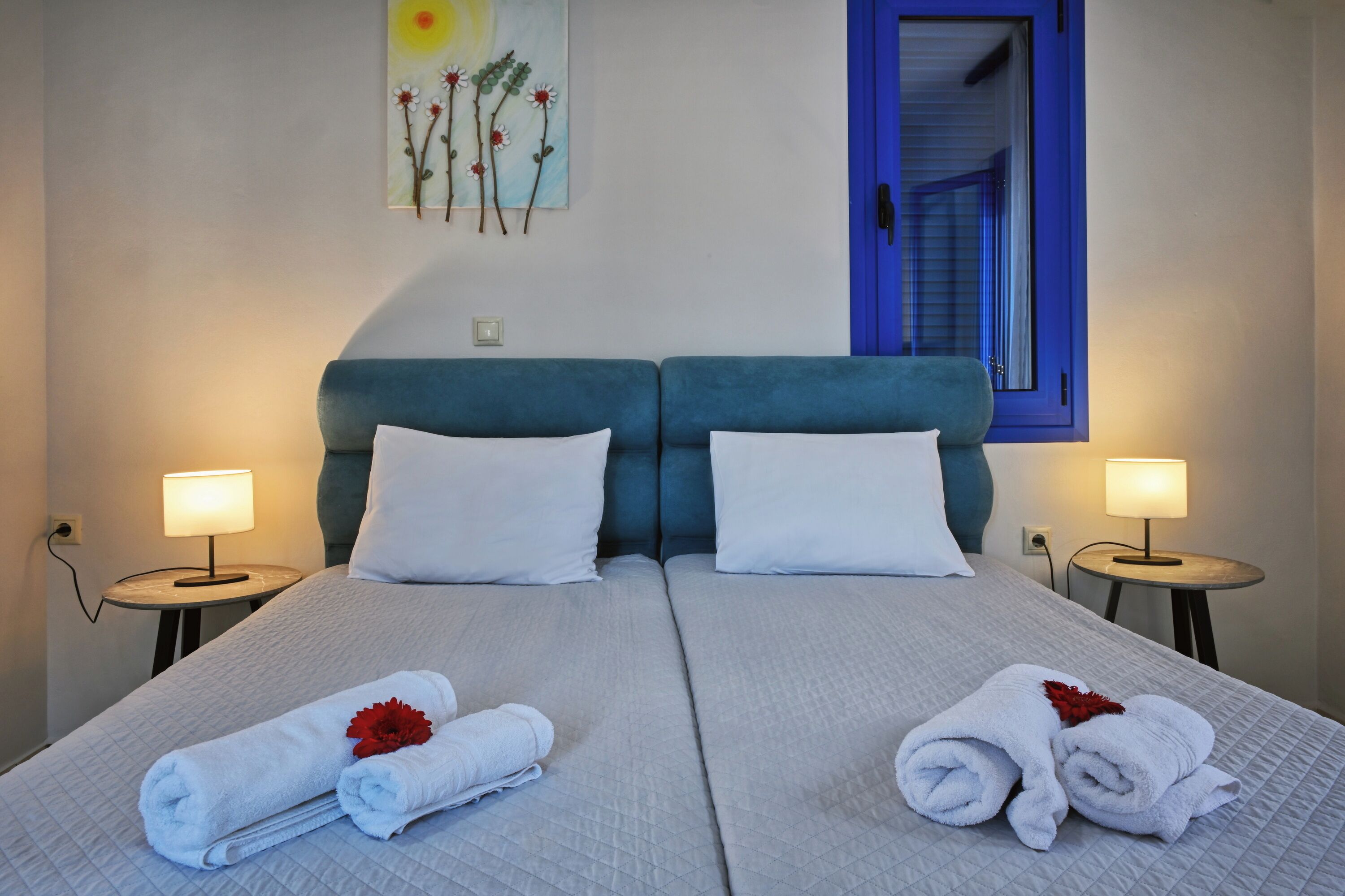 deluxe double / twin room with side sea view | 1 bedroom, in-room safe, individually decorated, individually furnished