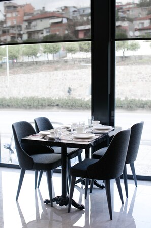 Free daily buffet breakfast - Methis Hotel (Izmir)