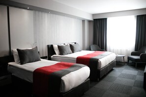 Family Triple Room | Egyptian cotton sheets, premium bedding, minibar, in-room safe - Methis Hotel (Izmir)