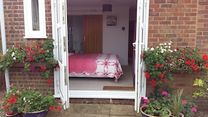 Habitación doble clásica | Decoración personalizada, muebles diferentes y wifi gratis