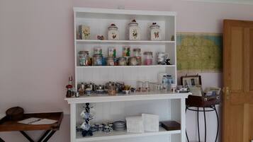 Free daily English breakfast