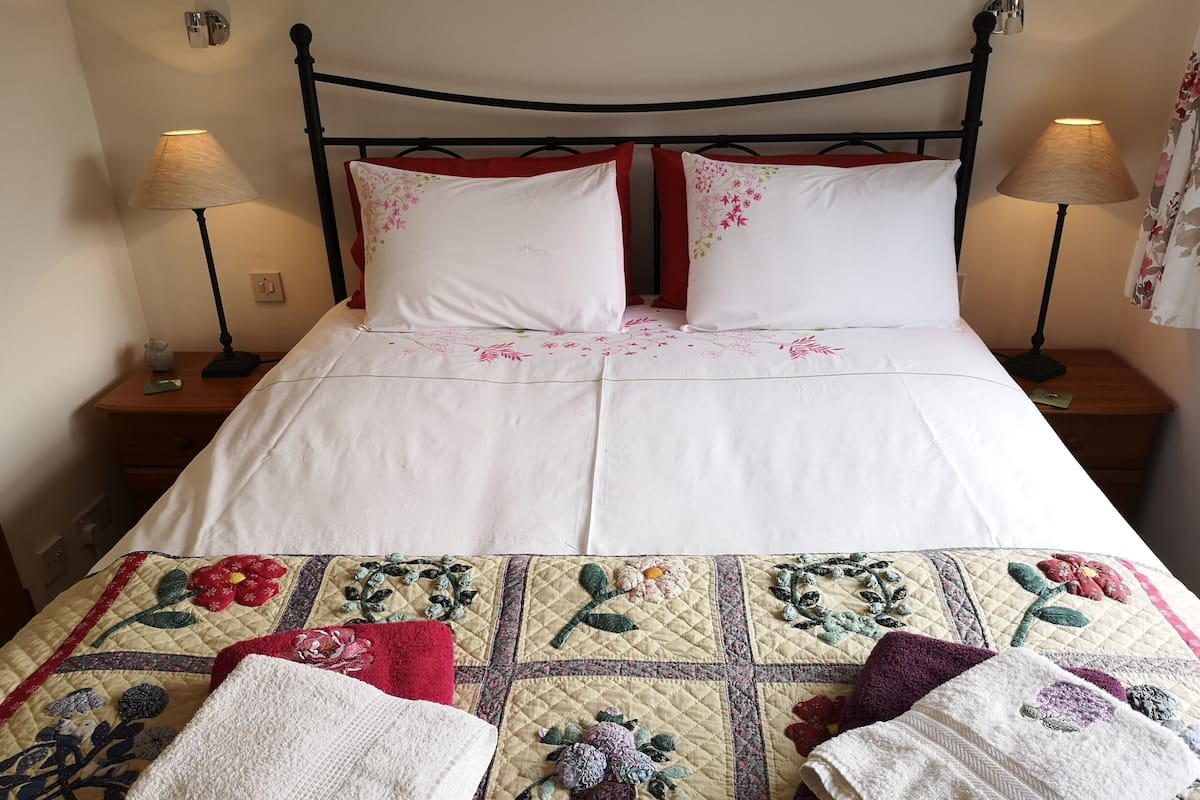 Double Room 1 | WiFi (free), individually decorated, individually furnished