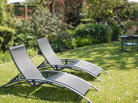 Jardines del alojamiento. B&B La Chrysalide