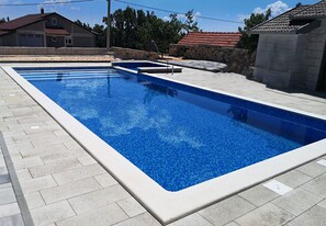 Piscina externa sazonal