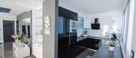 Huvila, yksityinen uima-allas | Yksityinen keittiö | Täysikokoinen jääkaappi, uuni, liesi