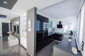 Villa, eigener Pool | Eigene Küche | Großer Kühlschrank, Ofen, Herdplatte, Kochgeschirr/Geschirr/Besteck