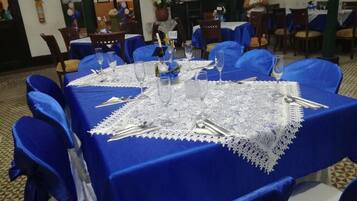 Breakfast and dinner served, local cuisine