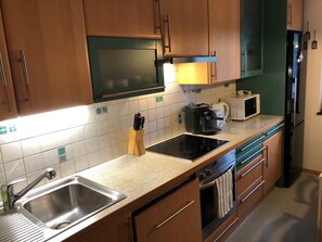 Fridge, microwave, oven, dishwasher - Two Bedroom apartment Rikli Bled (Bled)