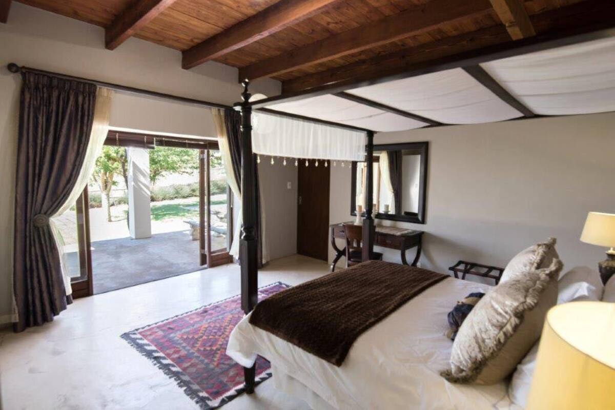 Departamento (Lime - Self Catering) | Escritorio, tabla de planchar con plancha, wifi gratis y ropa de cama
