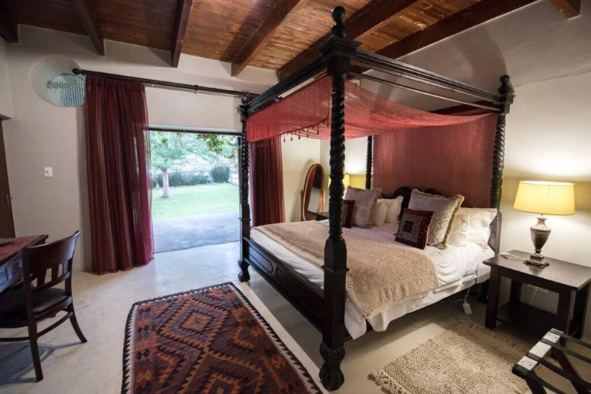 Departamento (Lemon - Self Catering) | Escritorio, tabla de planchar con plancha, wifi gratis y ropa de cama