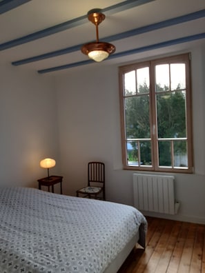 2 bedrooms, iron/ironing board, travel crib, free WiFi