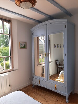 2 chambres, fer et planche à repasser, lit parapluie, Wi-Fi gratuit