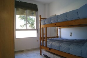 2 chambres, fer et planche à repasser, draps fournis