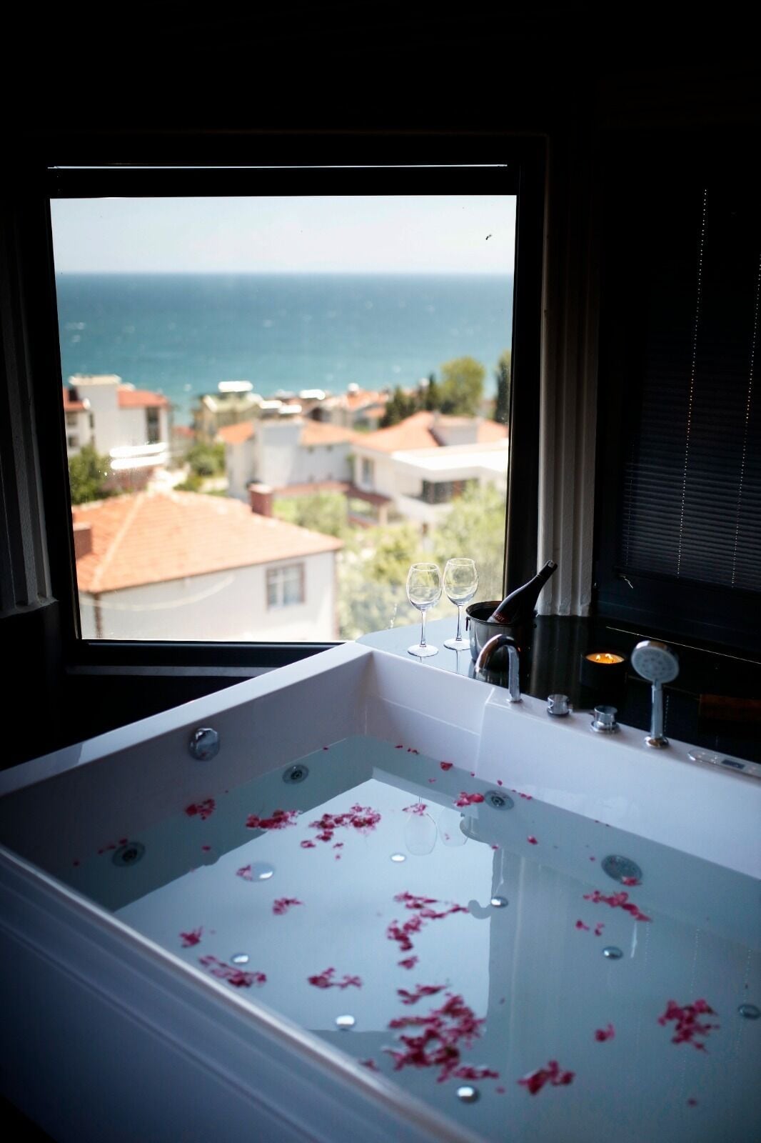 Loftsleilighet – deluxe, sjøutsikt | Minibar, wi-fi (inkludert) og sengetøy