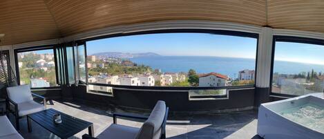 Loftsleilighet – deluxe, sjøutsikt | Minibar, wi-fi (inkludert) og sengetøy