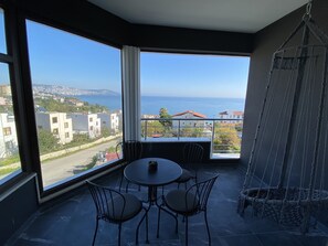 Deluxe Quadruple Room | Minibar, free WiFi, bed sheets - No57 Suites (Sinop)