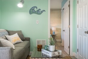 Smart TV, Netflix, Hulu, streaming services