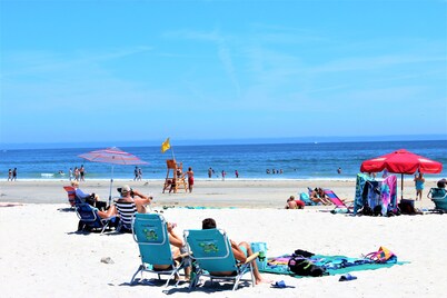 2 Bedrooms, Steps to Sand, Heart of Hampton Beach