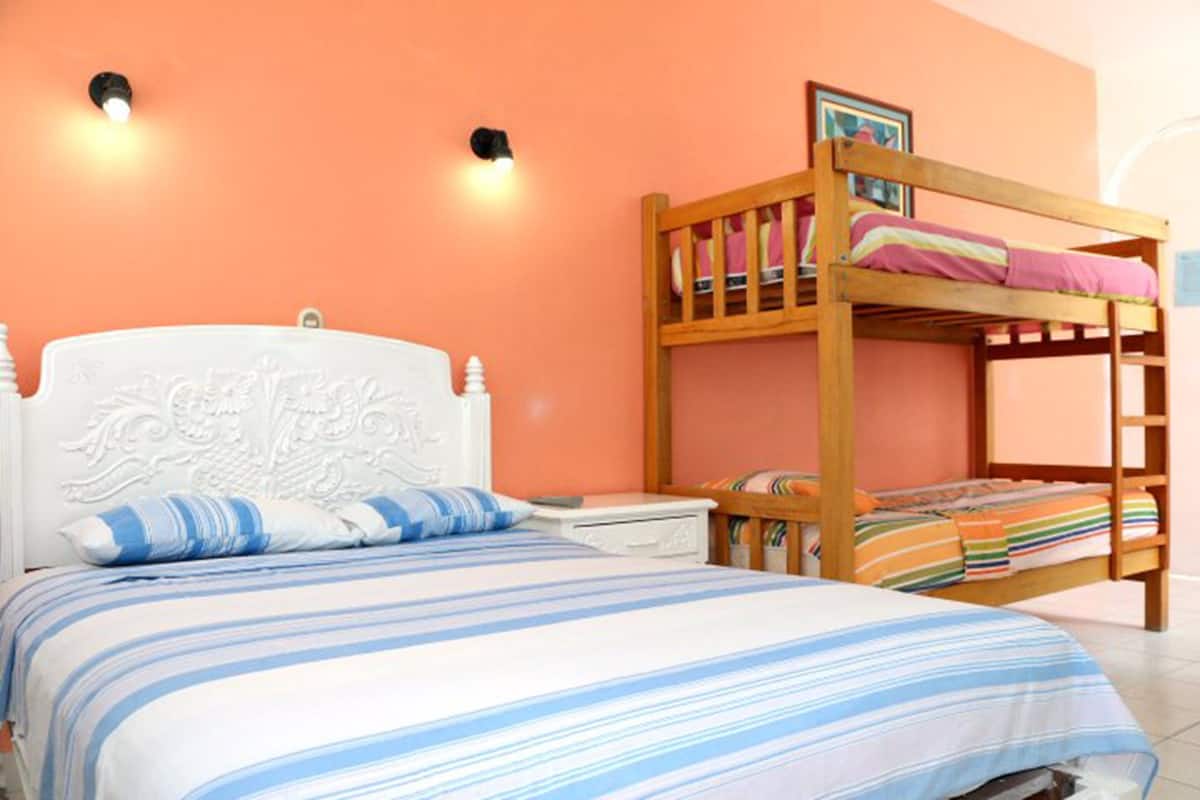 2 Schlafzimmer, Minibar, kostenloses WLAN, BettwÀsche