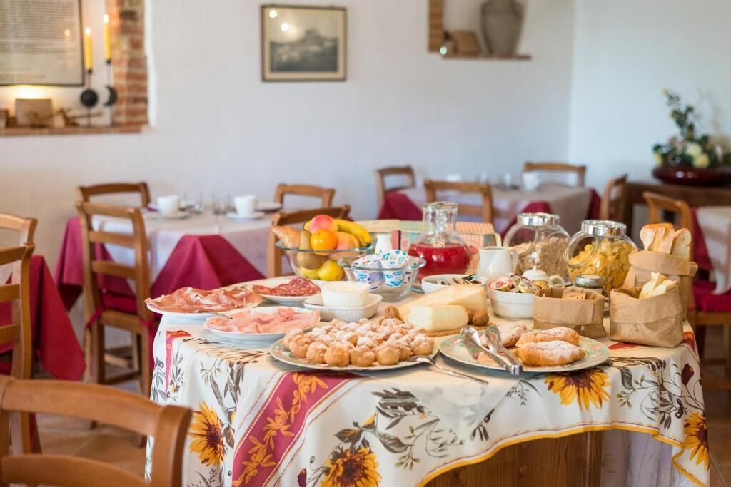 Daily continental breakfast (EUR 7 per person)