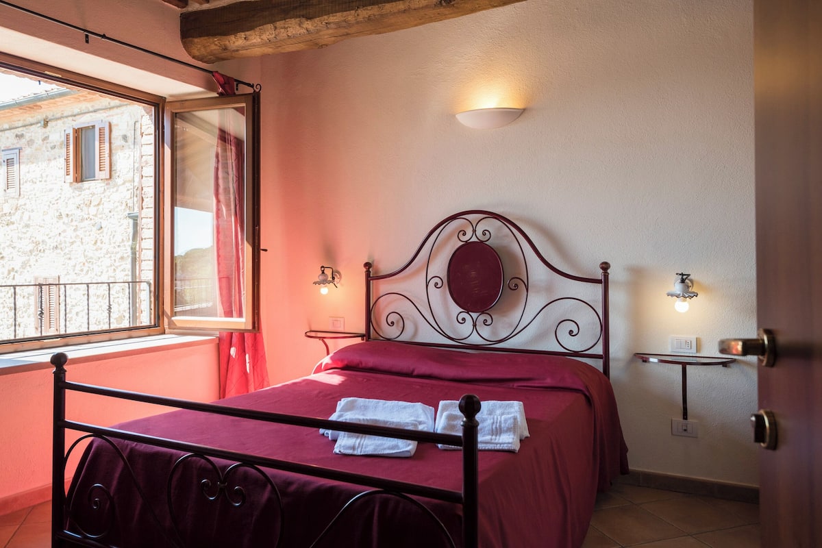 Kahden hengen huone | Työpöytä