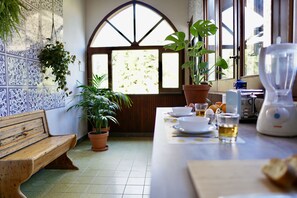 Apartment, 2 Bedrooms (Costanza) | In-room dining - Solemar Sicilia - Villa Caterina (Cefalù)