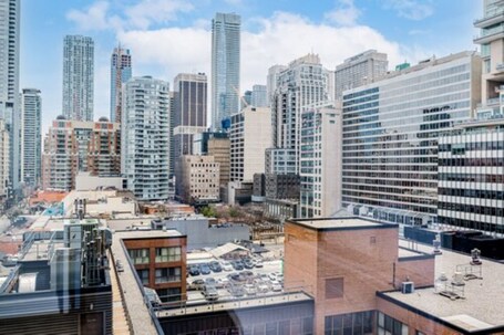 Avalon Suites Yorkville - Image 18