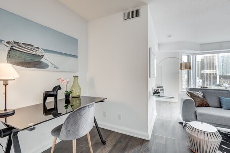 Avalon Suites Yorkville - Image 13