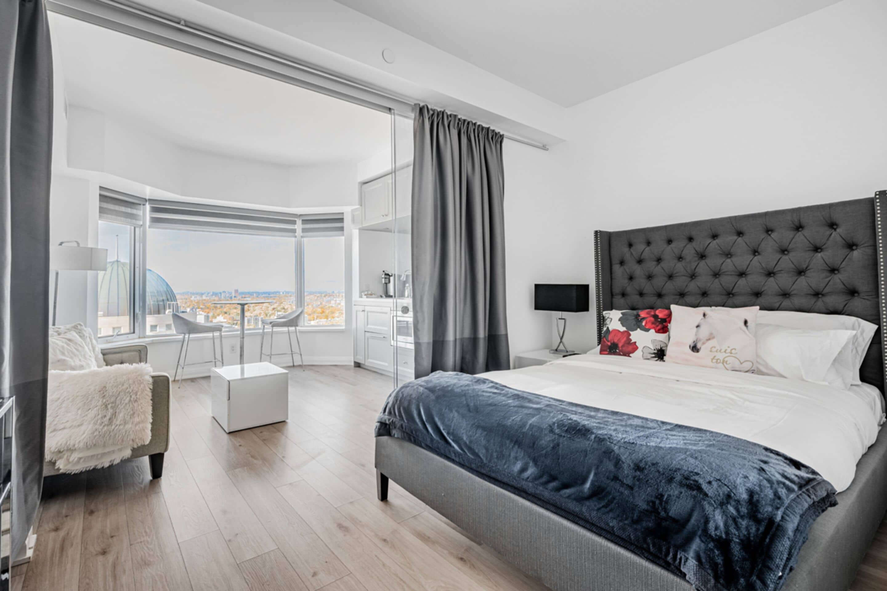 Roupas de cama premium, edredons de pluma, camas com colchões pillow-top