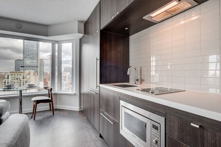 Avalon Suites Yorkville - Image 29