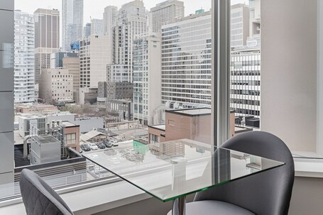 Avalon Suites Yorkville - Image 17
