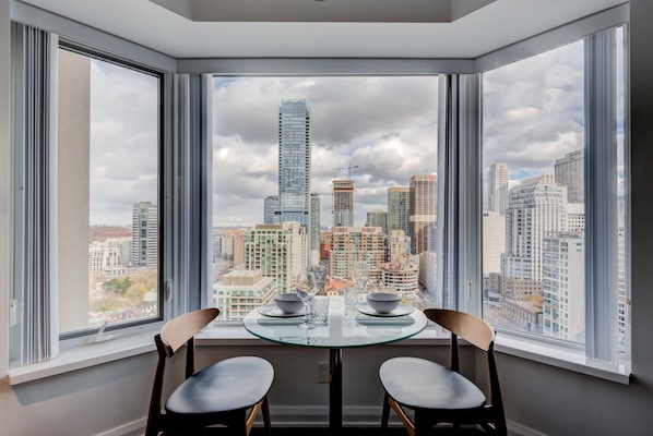 Superior Condo | In-room dining - Avalon Suites Yorkville (Toronto)