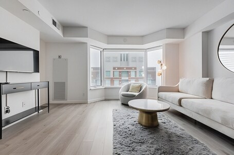 Avalon Suites Yorkville - Image 43