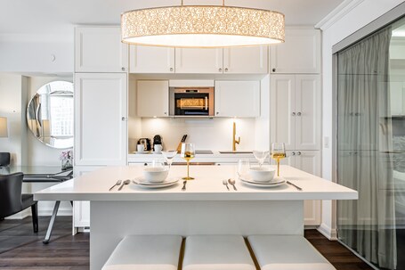 Avalon Suites Yorkville - Image 45