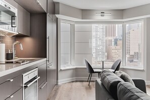 Superior Condo | Private kitchenette | Full-sized fridge, microwave, oven, stovetop - Avalon Suites Yorkville (Toronto)