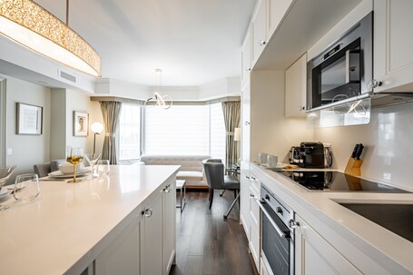 Avalon Suites Yorkville - Image 44