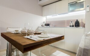 Studio | Essbereich im Zimmer