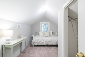 4 habitaciones, tabla de planchar con plancha, wifi y ropa de cama