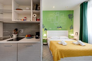 Iron/ironing board, WiFi, bed sheets
