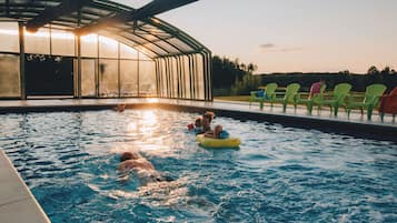 Piscina stagionale all'aperto, lettini