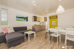 En 42-tommers LCD-TV med digitale kanaler samt TV