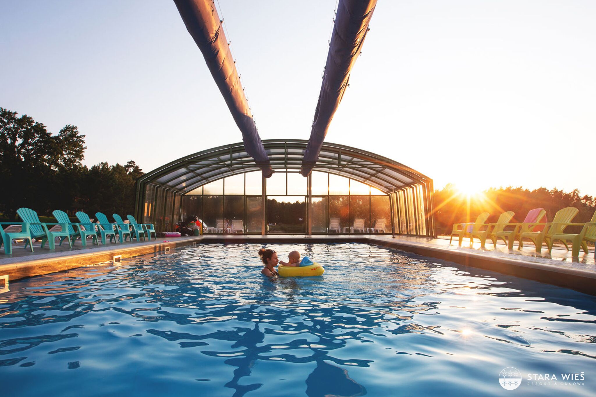 Alberca al aire libre por temporada y camastros 